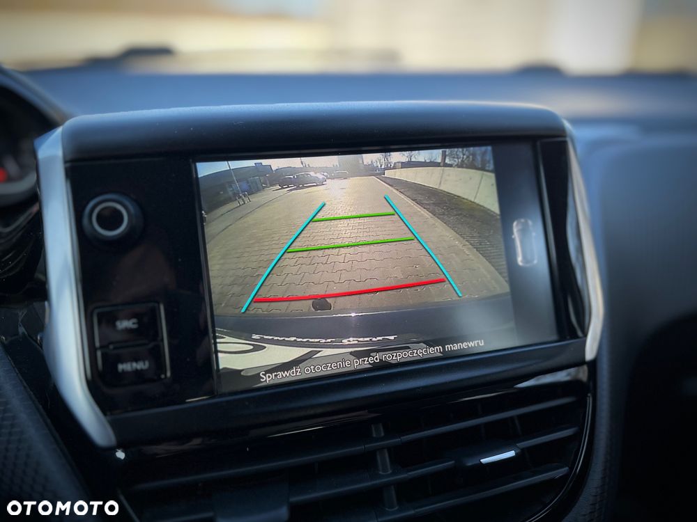 Peugeot 208 1.6 BlueHDi Allure S&S - 11