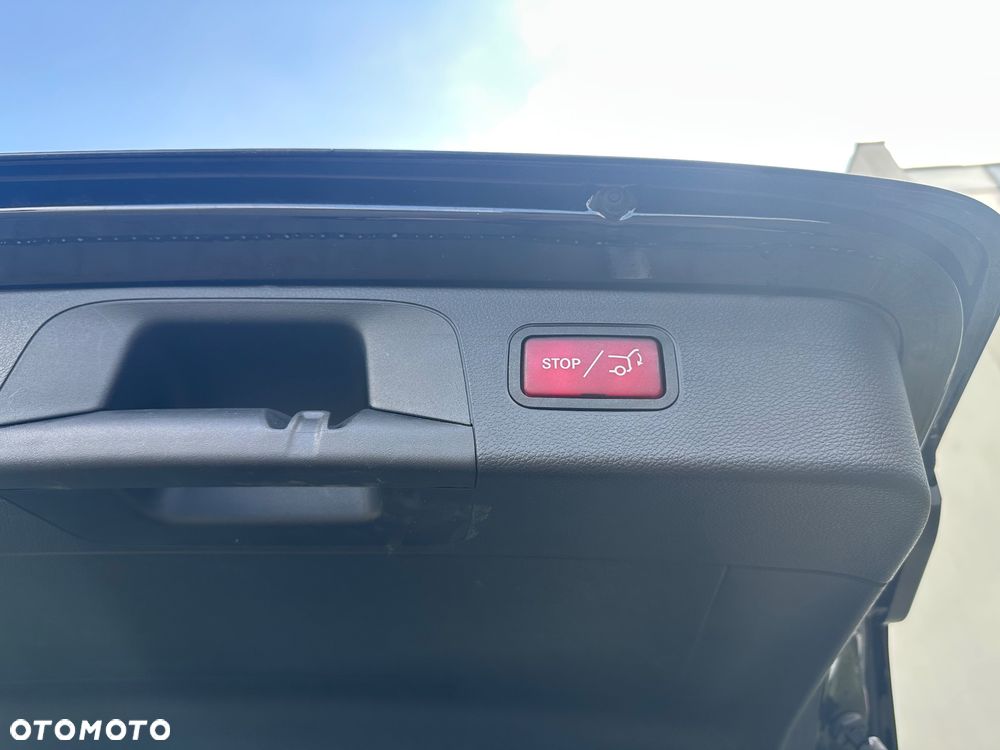 Mercedes-Benz GLC 250 4Matic 9G-TRONIC AMG Line - 13