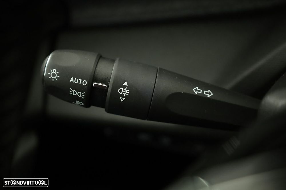 Peugeot 408 1.6 Hybrid Allure e-EAT8 - 16