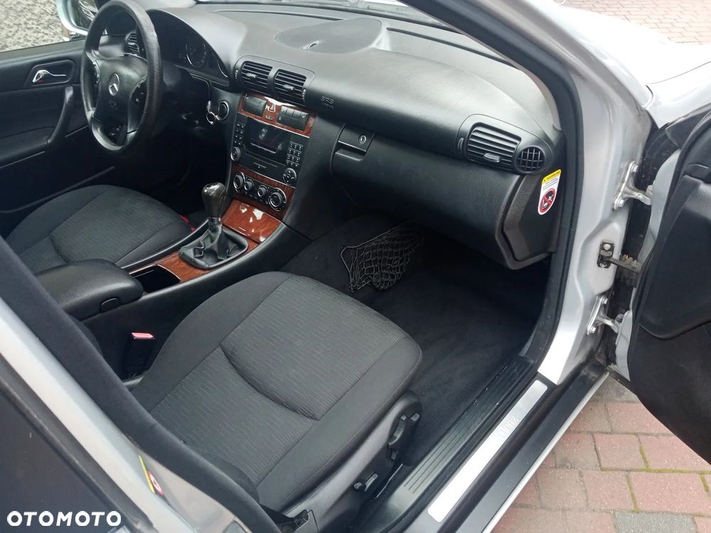 Mercedes-Benz Klasa C 180 T Kompressor Elegance Sport Edition - 22