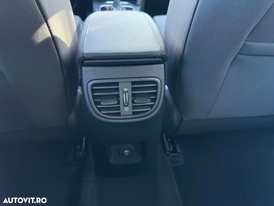 Kia XCeed 1.5 T-GDI 7DCT City - 14