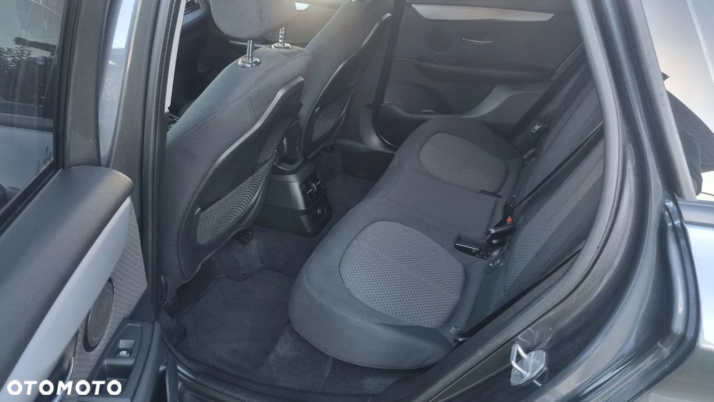 BMW Seria 2 218i - 11