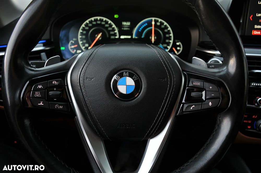 BMW Seria 5 530e xDrive AT PHEV - 31