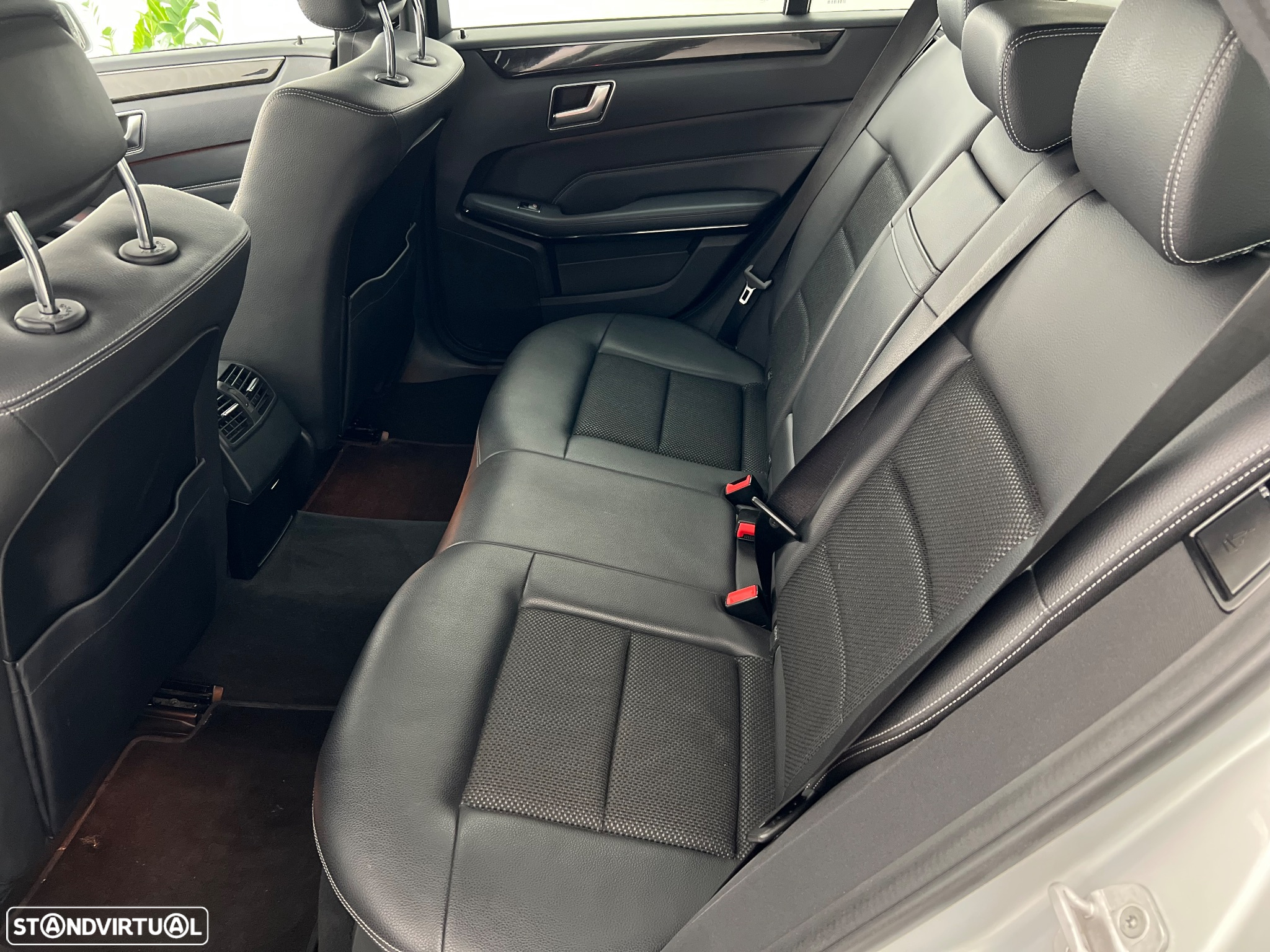 Mercedes-Benz E 220 CDi Avantgarde BlueEfficiency Auto - 30