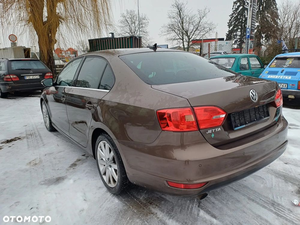 Volkswagen Jetta - 8