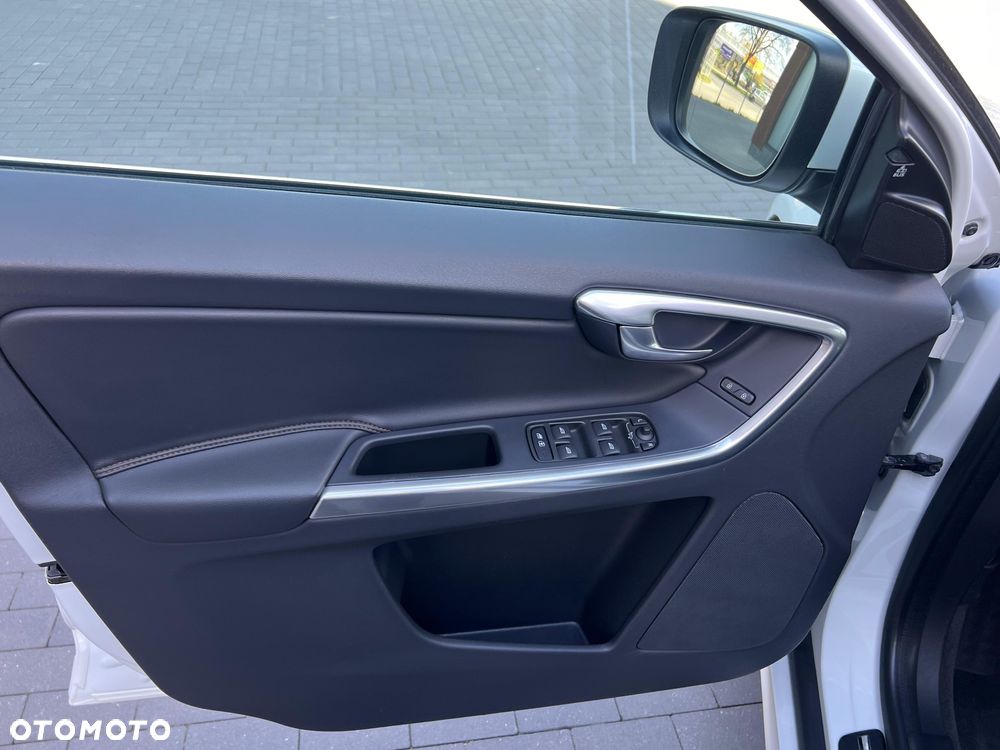 Volvo XC 60 D4 AWD Geartronic Summum - 22