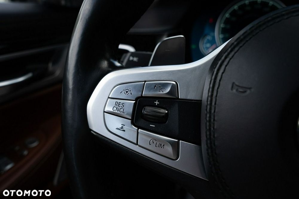 BMW Seria 7 M760Li xDrive - 40