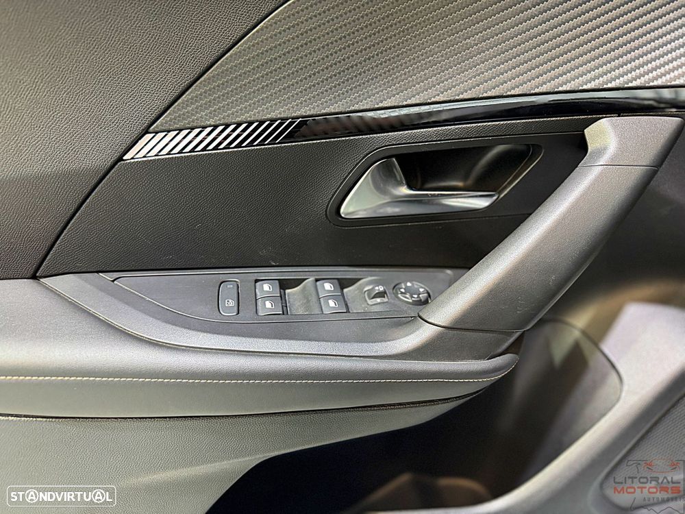 Peugeot 2008 1.2 PureTech Allure Pack - 17