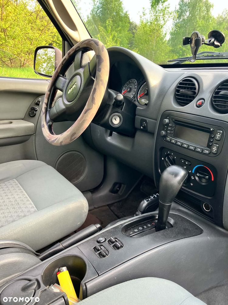 Jeep Cherokee 2.8 CRD Sport - 4