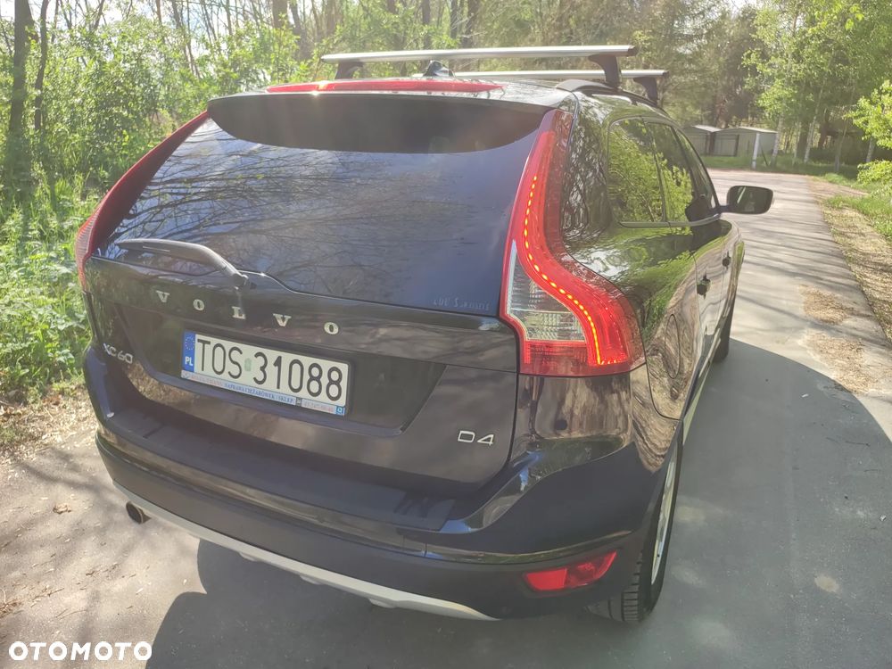 Volvo XC 60 2.4D AWD R-Design - 28