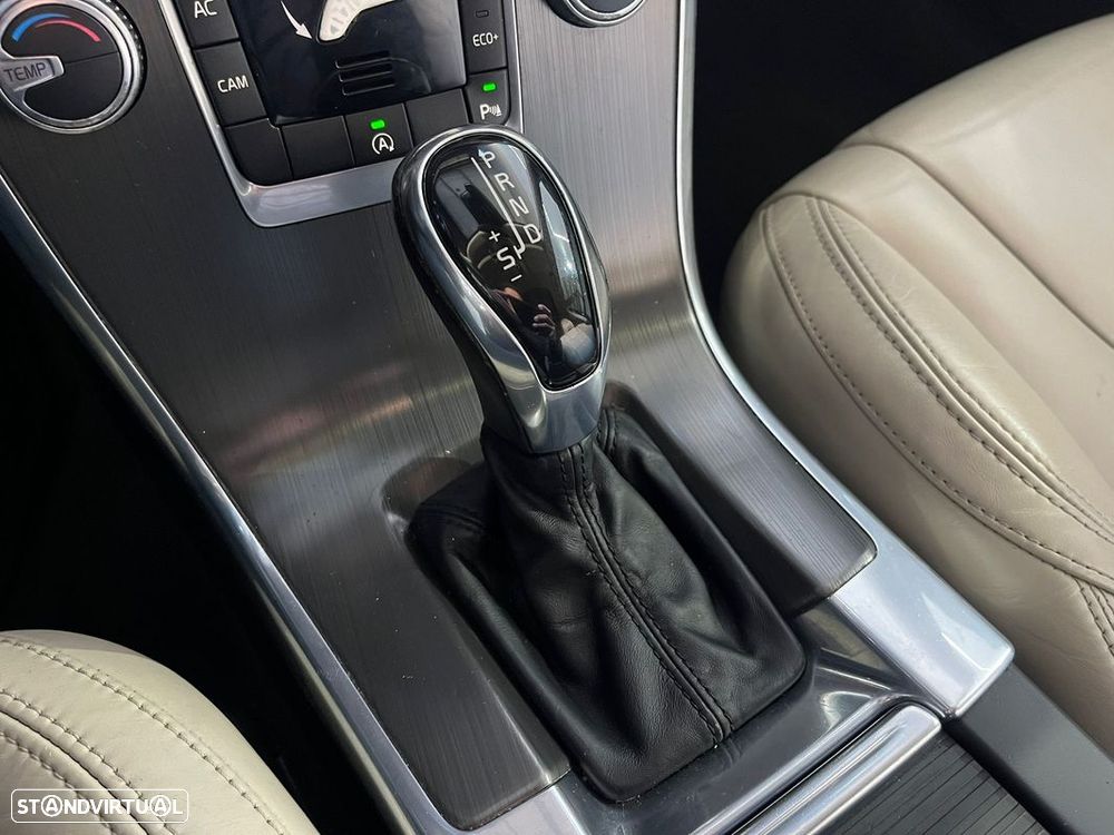 Volvo XC 60 2.0 D4 R-Design Momentum Geartronic - 16