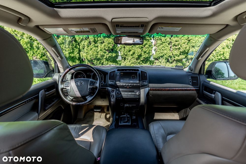 Toyota Land Cruiser - 11
