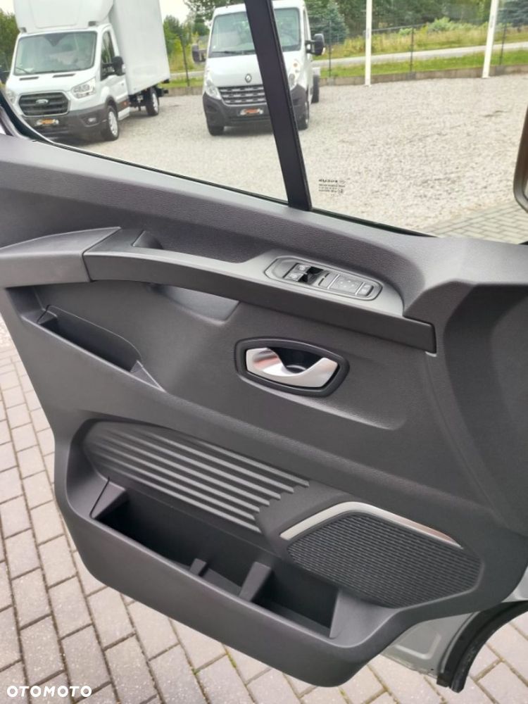 Renault Trafic - 25