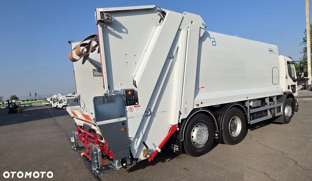 Renault D Wide 6x2 - 2