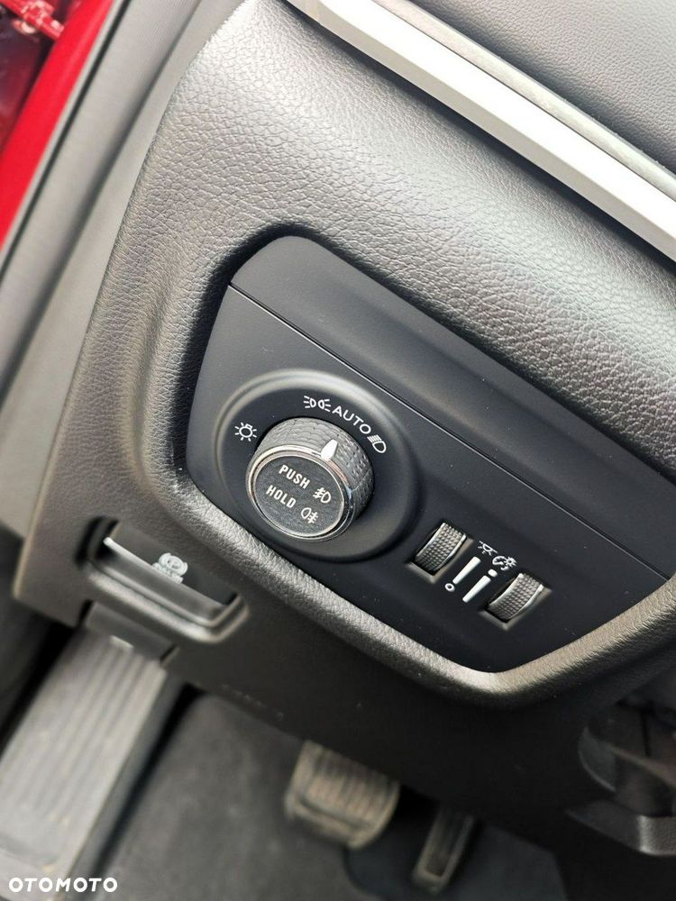 Jeep Grand Cherokee - 22