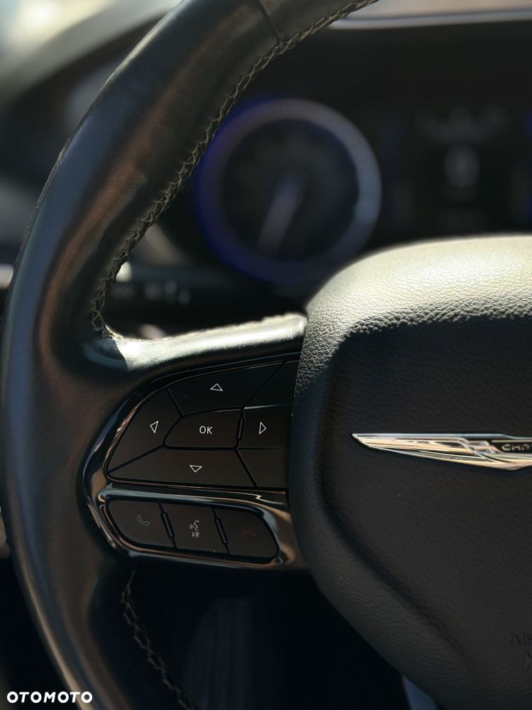Chrysler Pacifica - 20