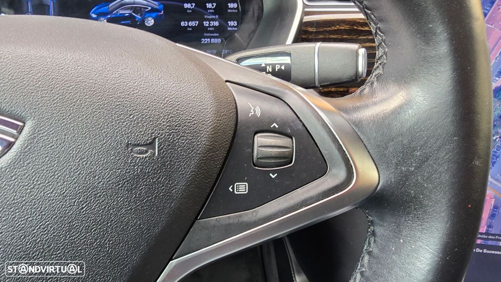 Tesla Model S - 17