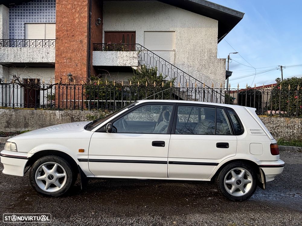 Toyota Corolla Hatchback 1.3 Velvet - 1