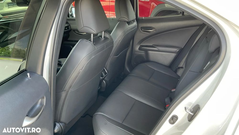Lexus UX 250h FWD Executive - 21