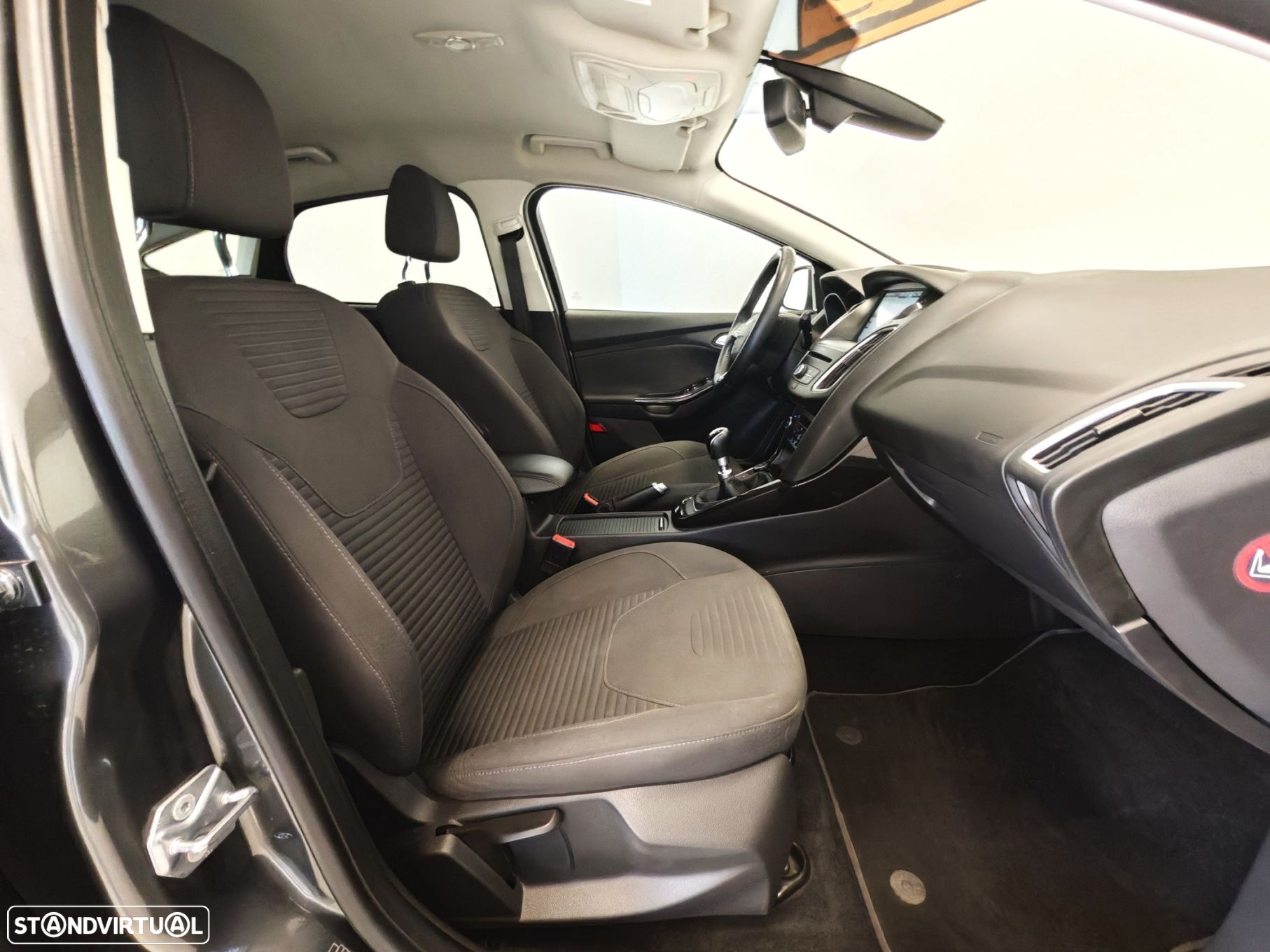 Ford Focus 1.0 SCTi Titanium - 45