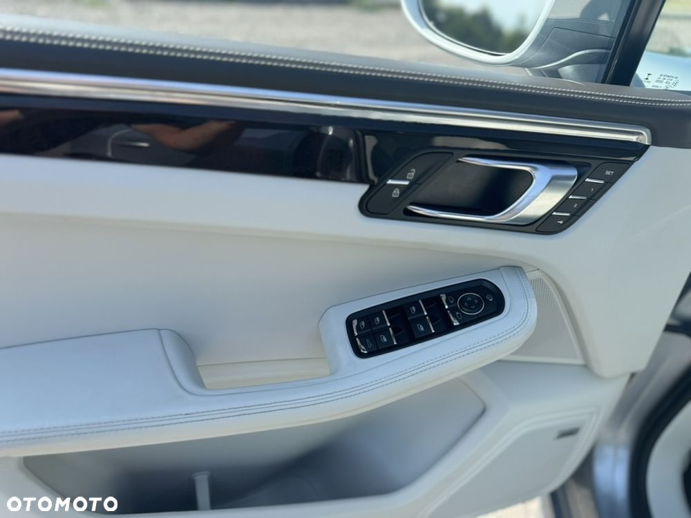 Porsche Macan Turbo - 19