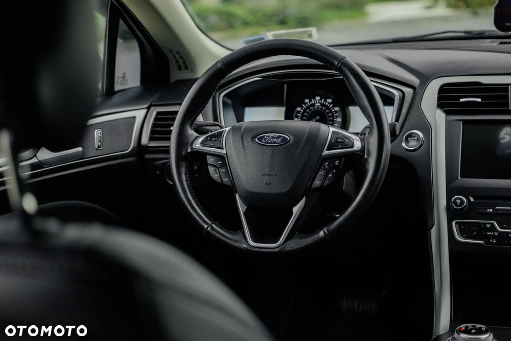 Ford Fusion - 27