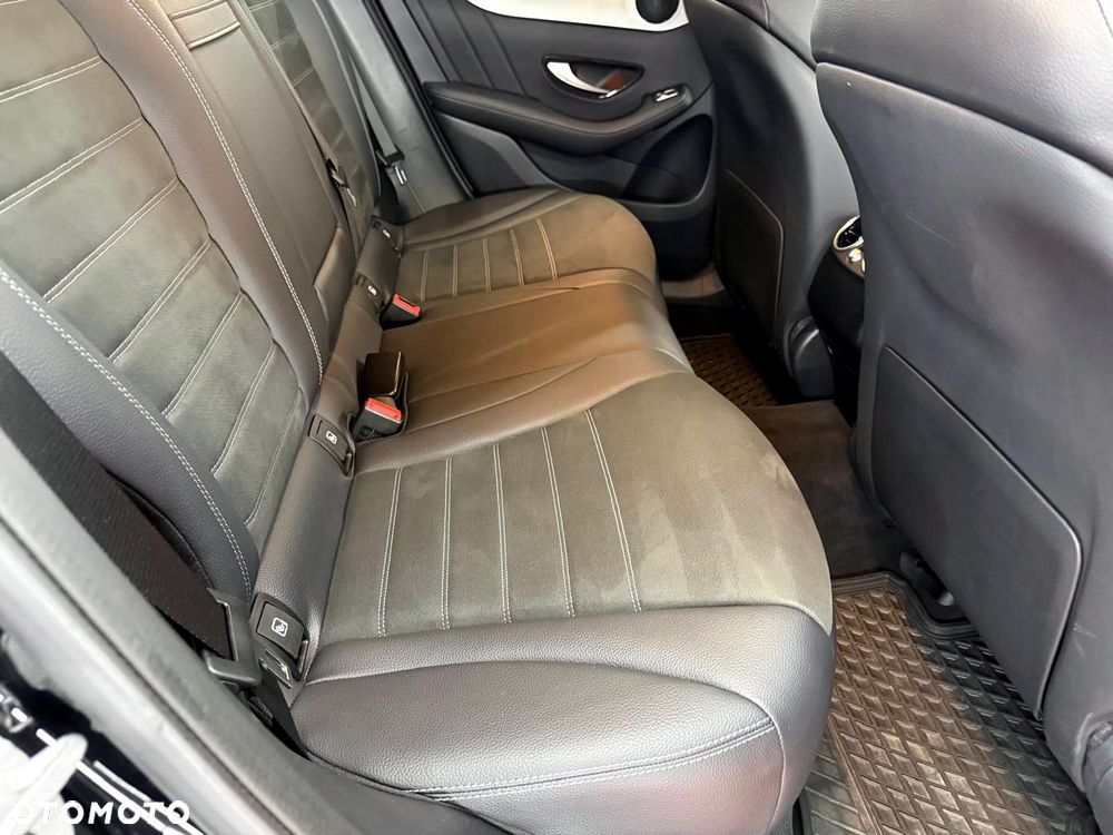 Mercedes-Benz GLC 220 d 4Matic 9G-TRONIC AMG Line - 29