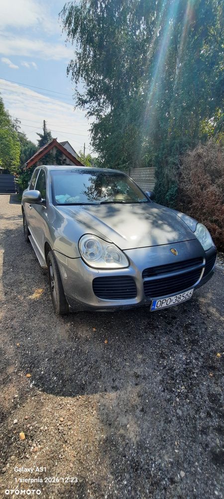 Porsche Cayenne - 1