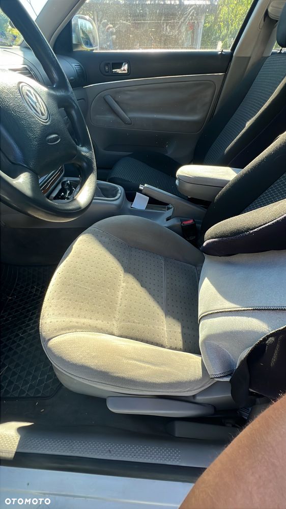 Volkswagen Passat - 4