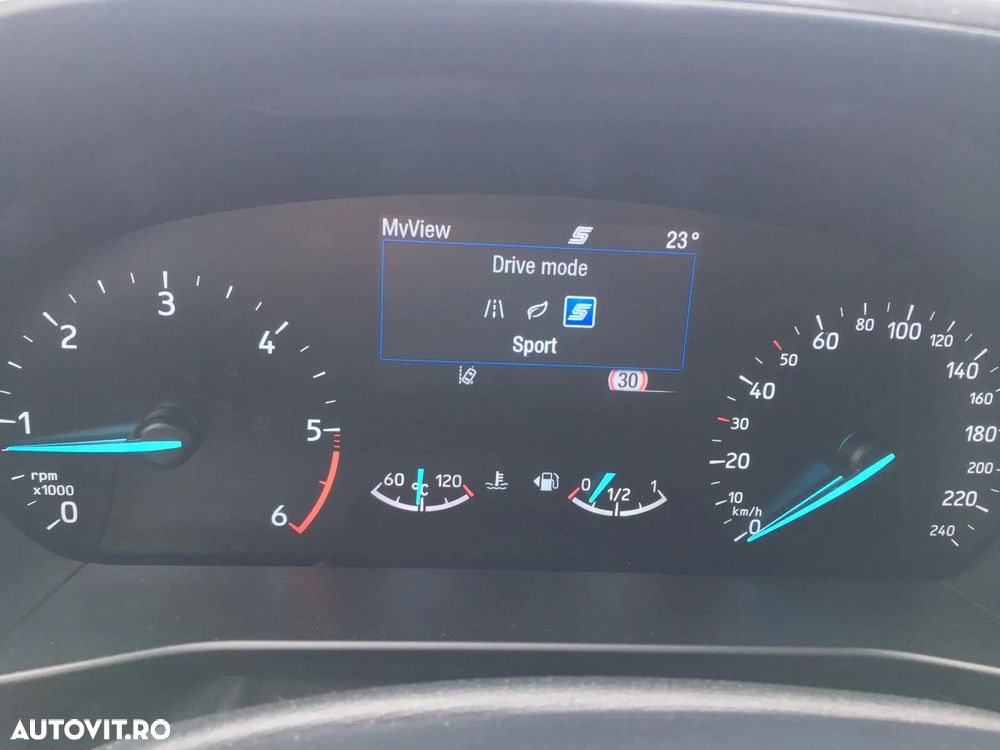 Ford Focus Turnier 1.5 EcoBlue Start-Stopp-System TITANIUM DESIGN - 26