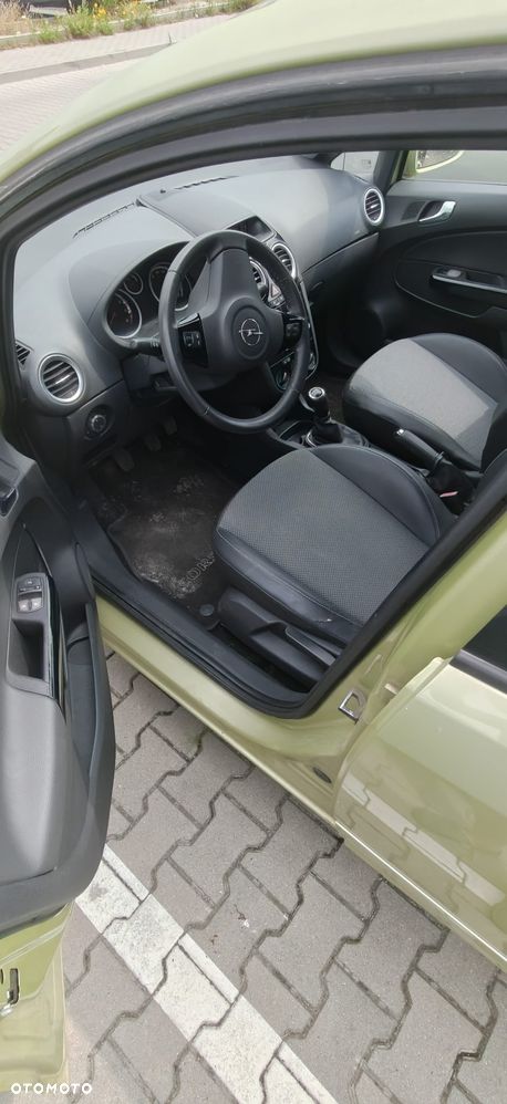 Opel Corsa 1.2 16V Edition - 4