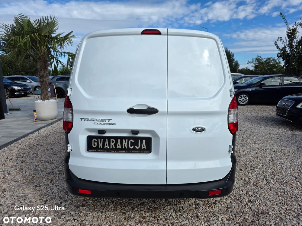 Ford Transit Courier - 10