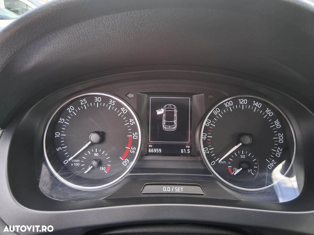 Skoda RAPID 1.4 TDI Ambition DSG - 13