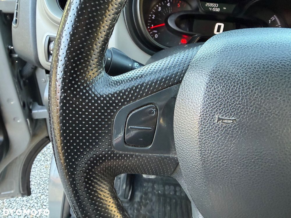 Renault Trafic Furgon Brygadowy Long L2H1 6 osób - 20