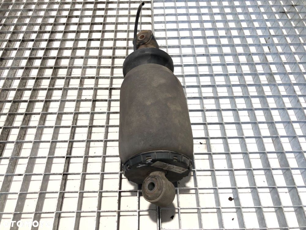 PODUSZKA KABINY LEWY TYŁ - 349.00 PLN - MAN TGX I 2006 - 2022 18.440 81417226083 - 2