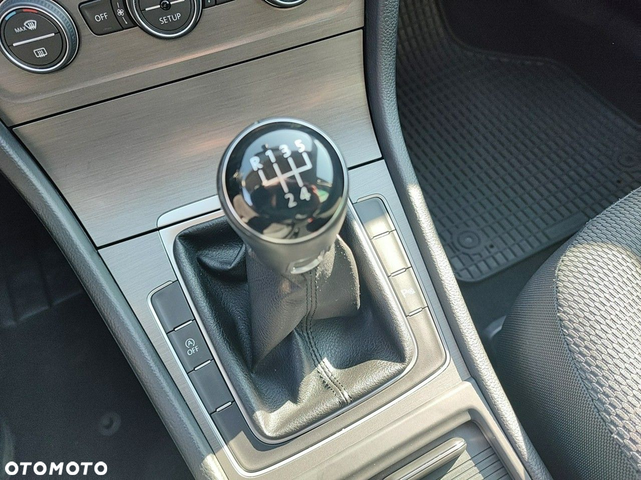 Volkswagen Golf - 14
