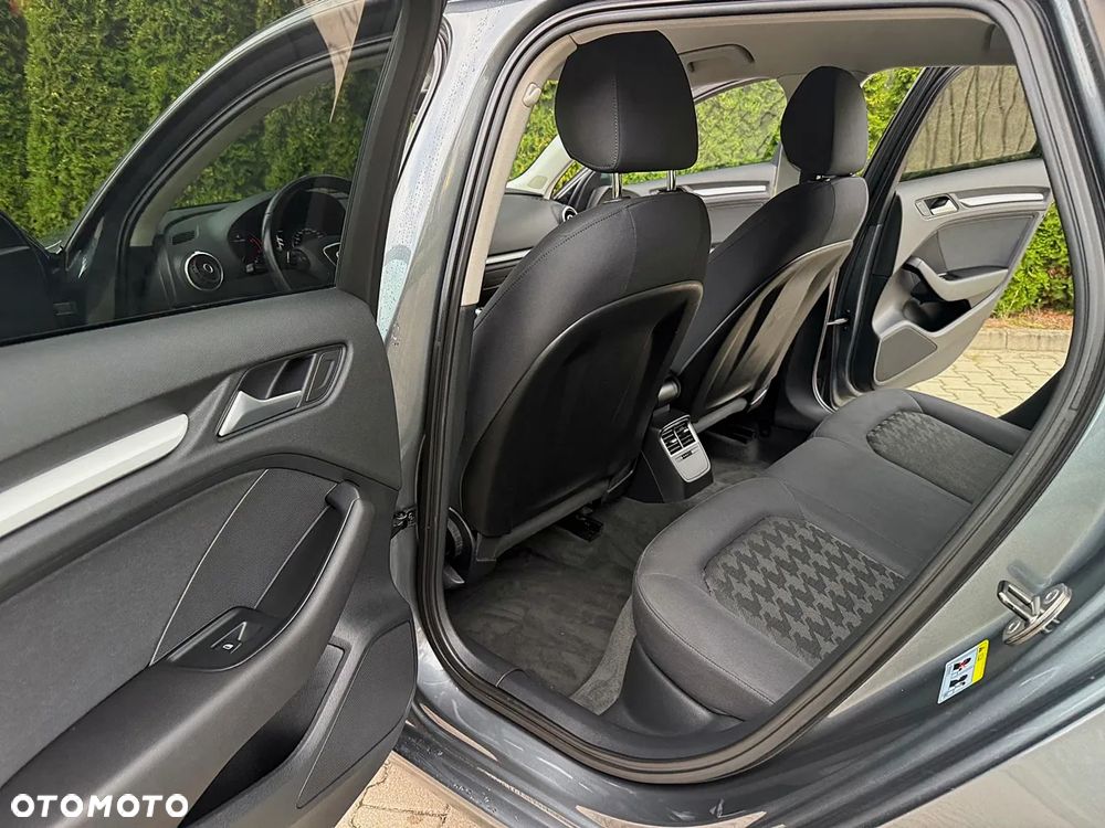 Audi A3 Sportback 1.6 TDI design - 17