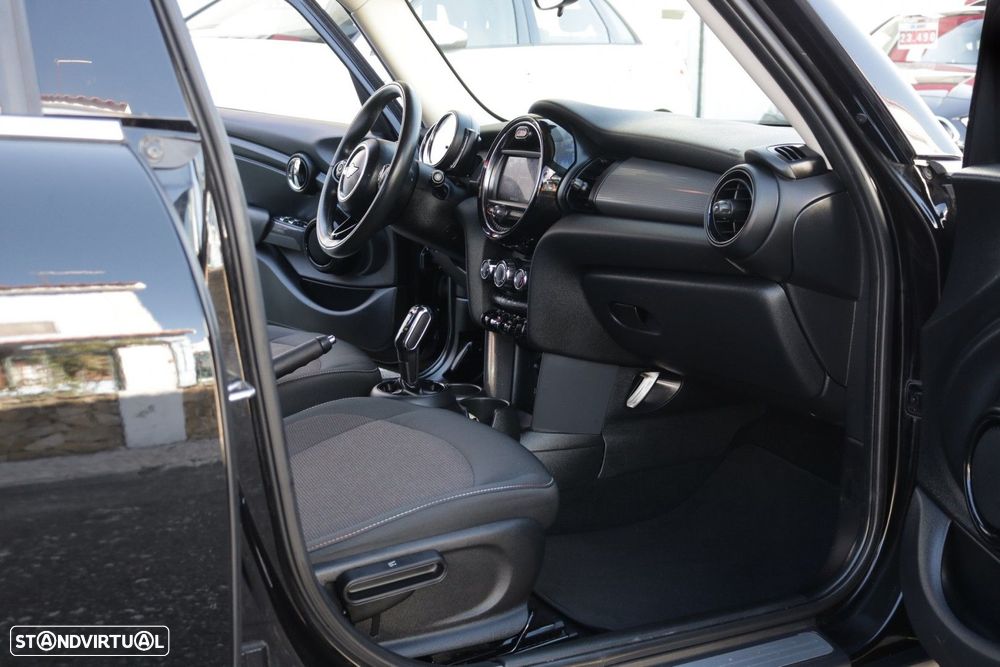 MINI 5 Portas Cooper D 4Business Auto - 17
