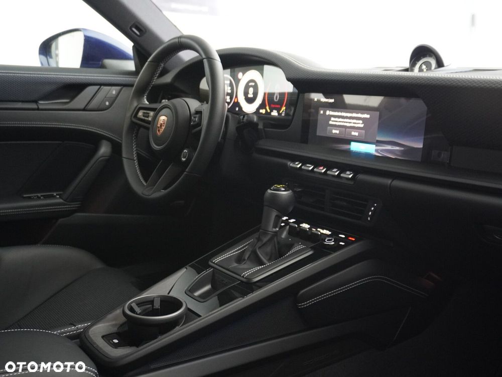 Porsche 911 GT3 Touring PDK - 36