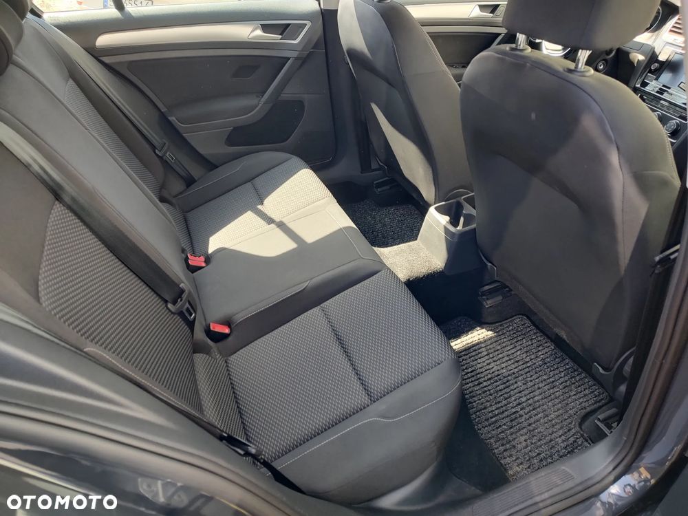 Volkswagen Golf - 29