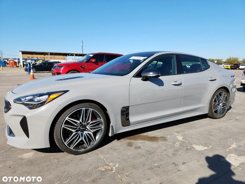 Kia Stinger - 1