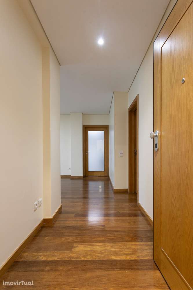 T2 na Rua Monte dos Burgos, 510, lugar de garagemm para 2 carros - Grande imagem: 5/22