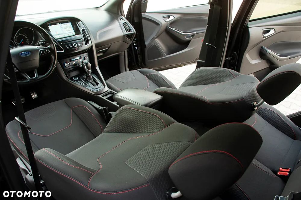 Ford Focus 1.5 EcoBlue Start-Stopp-System ST-LINE STYLE - 24