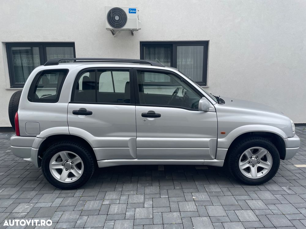 Suzuki Grand Vitara 2.0i - 10