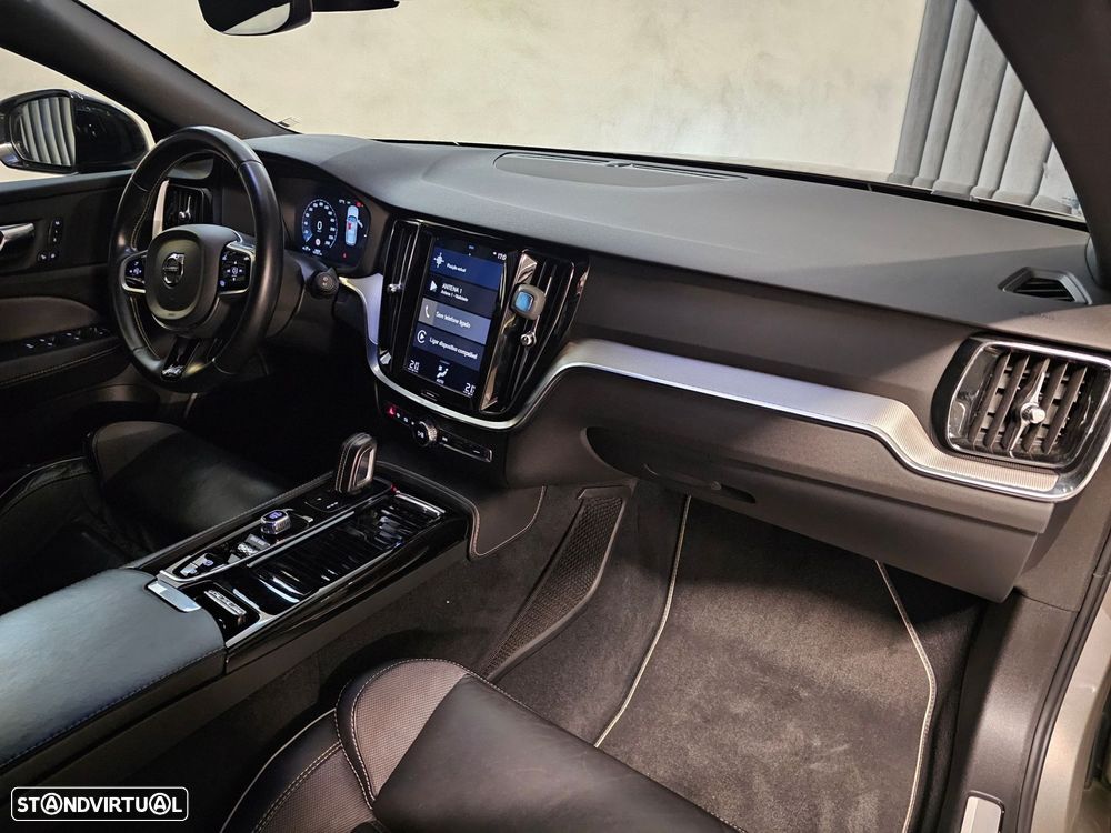 Volvo V60 2.0 T8 AWD TE R-Design - 11