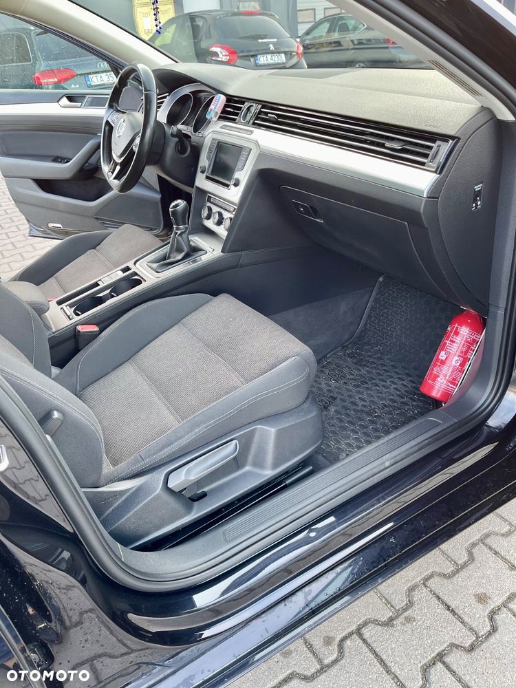 Volkswagen Passat 1.6 TDI BMT Comfortline - 9