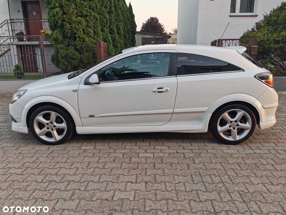Opel Astra 1.6 Black&White - 22