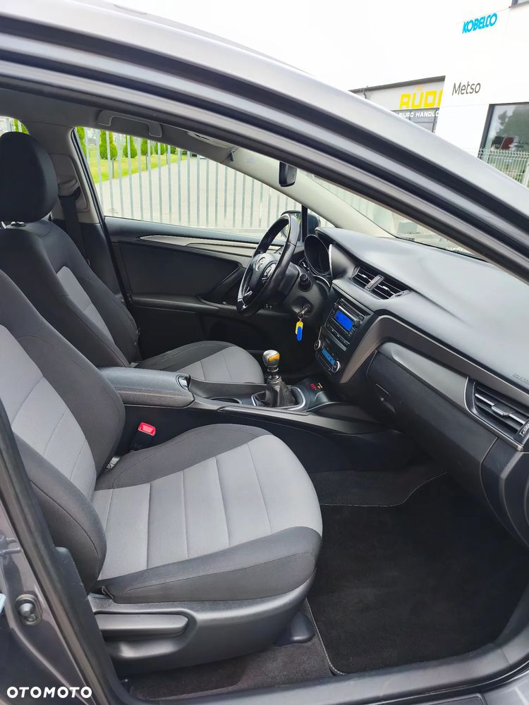 Toyota Avensis - 17