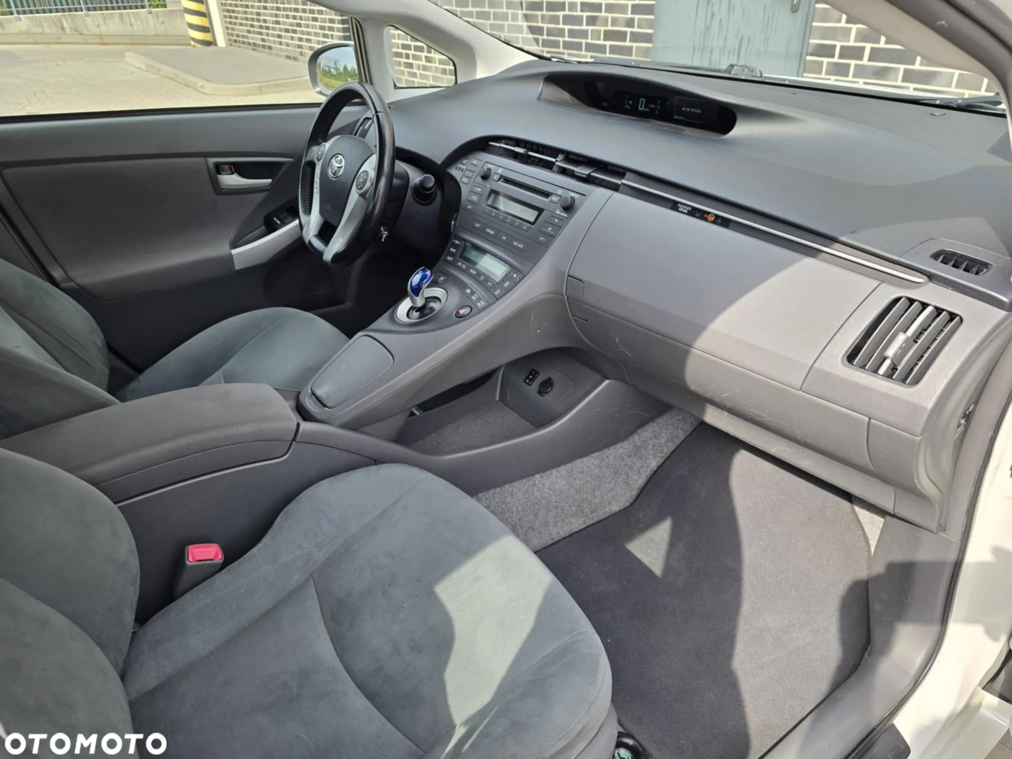 Toyota Prius (Hybrid) Executive - 22