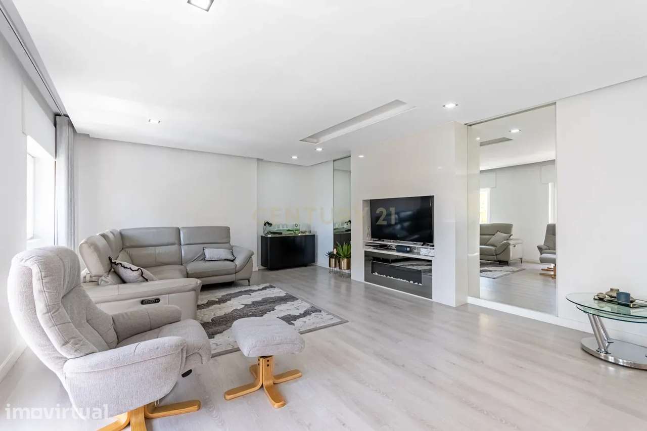 Apartamento T4 convertido em T3 com Closet e Box, Jardim da Radial - Grande imagem: 3/21
